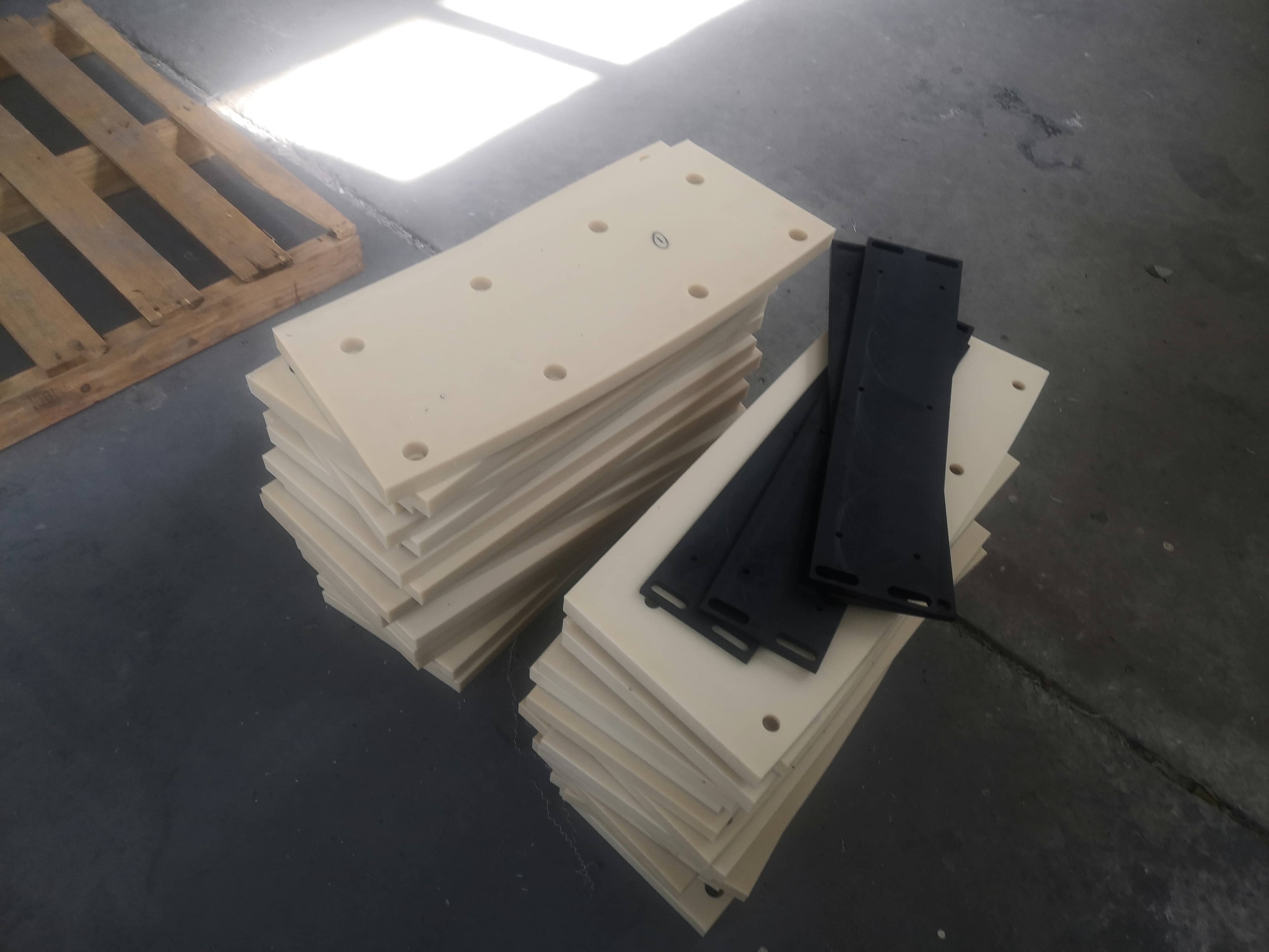 1-220G2142344c5.jpg